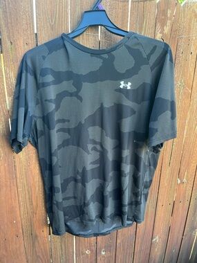 Under Armour Black & Dark Gray Camo Short-Sleeve Performance Tee